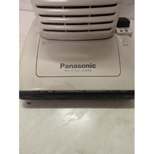 297 - a Panasonic MC-E553 Standing vacuum