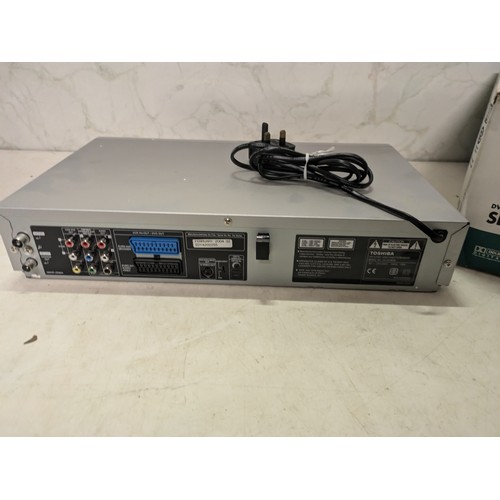 243 - Toshiba model sd-14vb VCR player in box