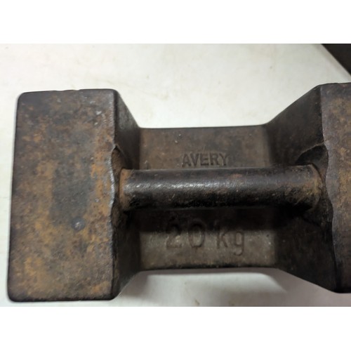 498 - a selection of 3 steel weights - 2 marked Avery - 2 20kg and one 10kg