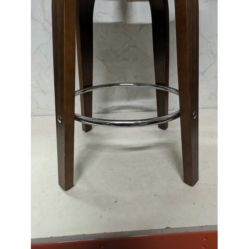 137 - a retro Scandinavian rotating chair with black leather seat base