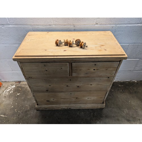 132 - a vintage pine chest of drawers - approx 91x45x86cm