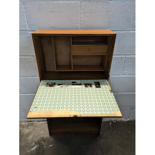 130 - a retro mid-century shelving unit - approx 60x20x116cm