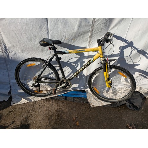 43 - Giant boulder Alushock men's mountain bike