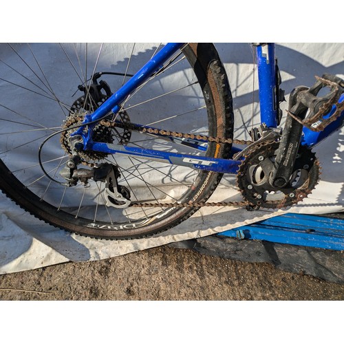 44 - GT aggressor men's mountain bike