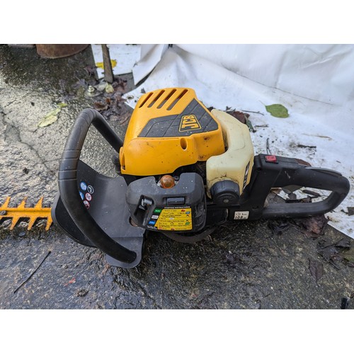 11 - jcb model jcb-ht26 petrol hedge trimmer