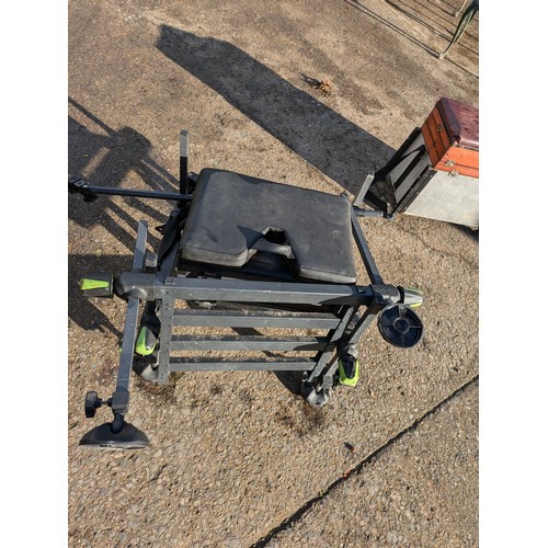 396 - maver mx750c fishing platform