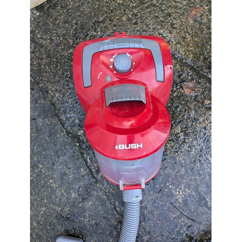 303 - bush 1600w HEPA vacuum