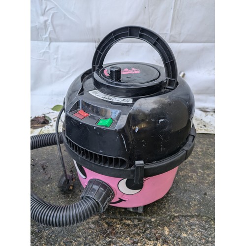 305 - a numatic hetty vacuum cleaner