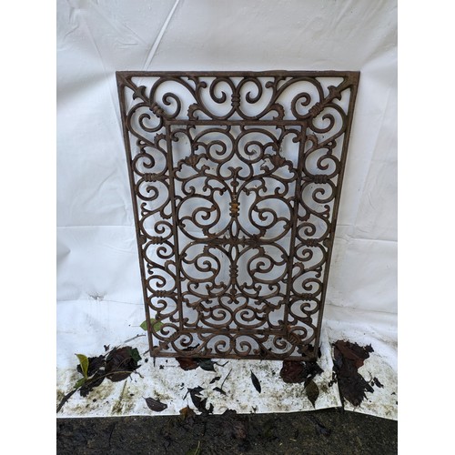 19 - a cast iron door mat platform/boot scraper