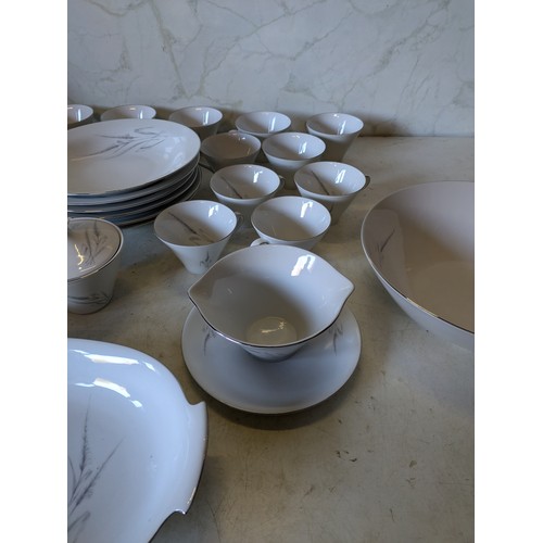 494 - a Bavarian crockery set containing dozens of porcelain pieces