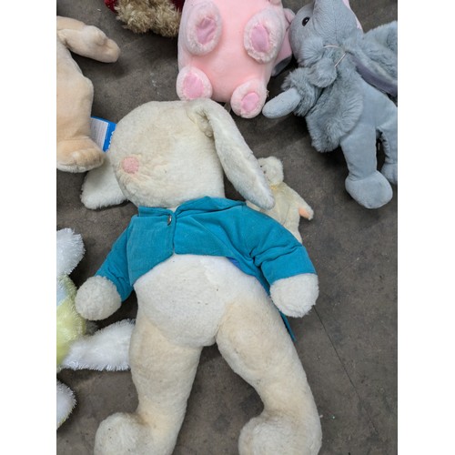 569 - A Selection Of Soft Toys