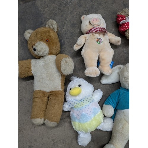 569 - A Selection Of Soft Toys