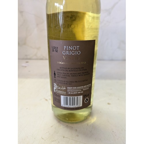 400 - a bottle of lagioiosa et amoroso Pinot grigio vento 2010 75cl