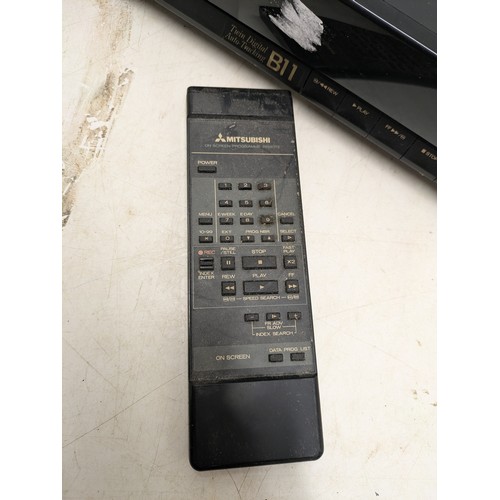 263 - Mitsubishi Hs-B11 Video Cassette Recorder & Remote