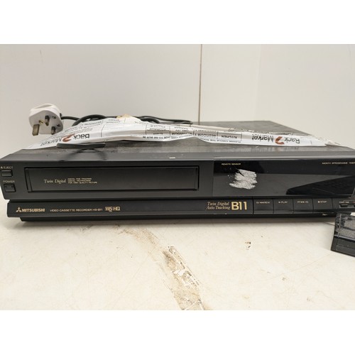 263 - Mitsubishi Hs-B11 Video Cassette Recorder & Remote