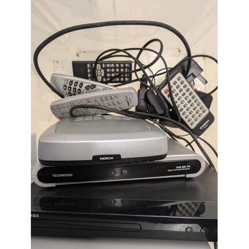 257 - 5X Dvd Players & Remotes