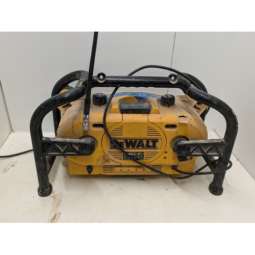 359 - Dewalt Dc011 Portable Site Radio