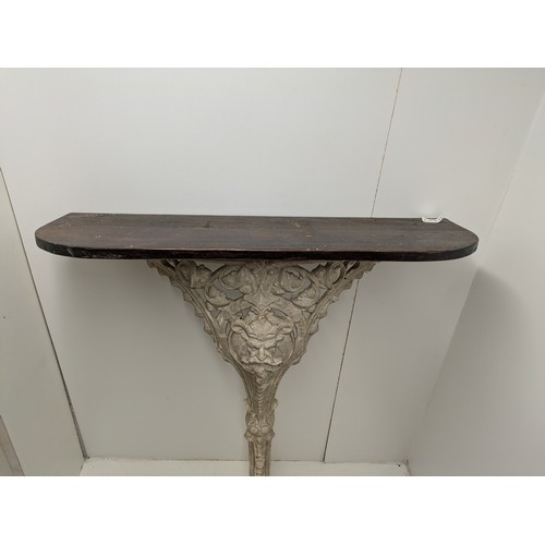 121 - A Vintage Cast Iron Single Legged Side Table