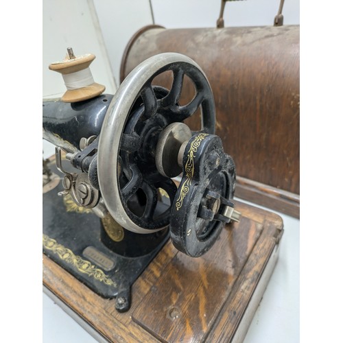 167 - A Vintage Singer Hand Crank Sewing Machine In Case - F Serial Number