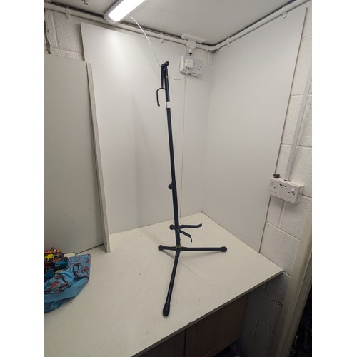 509 - A Metal Adjustable Guitar Stand