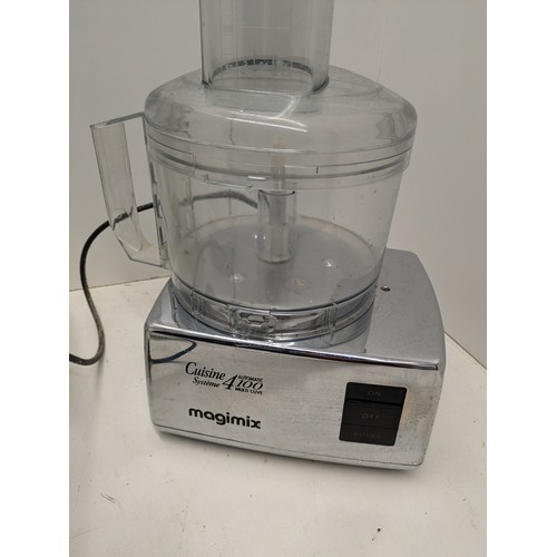 274 - A Magimix Cuisine Systéme 4100 Blender With Attachments