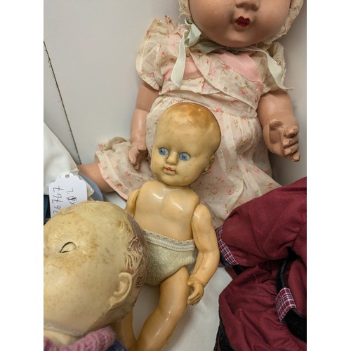 510 - A Selection Of Vintage Dolls