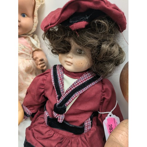 510 - A Selection Of Vintage Dolls