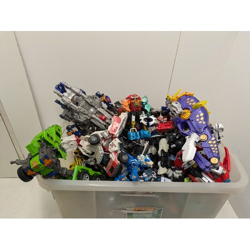 562 - A Large Selection Of Transformers Toys