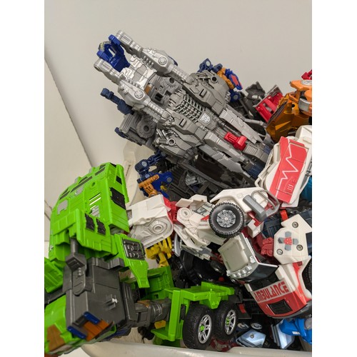 562 - A Large Selection Of Transformers Toys