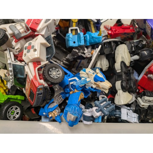 562 - A Large Selection Of Transformers Toys