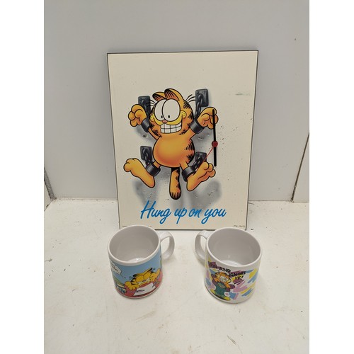 478 - A Pair Of 1978 United Feature Garfield Mugs And A 1978 Garfield Clock