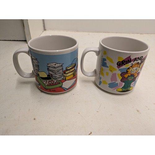 478 - A Pair Of 1978 United Feature Garfield Mugs And A 1978 Garfield Clock