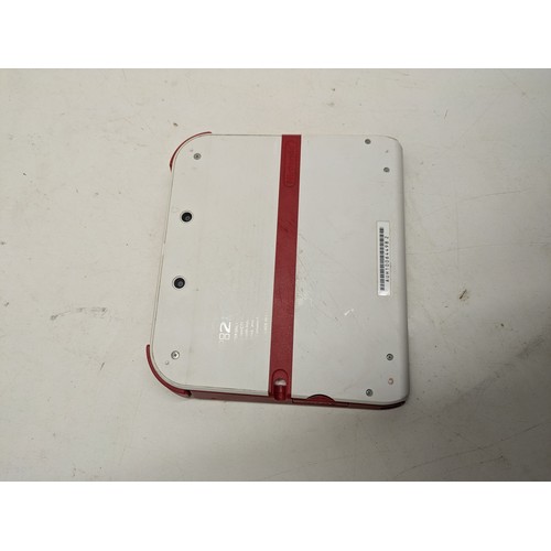 324 - Nintendo 2ds red and white