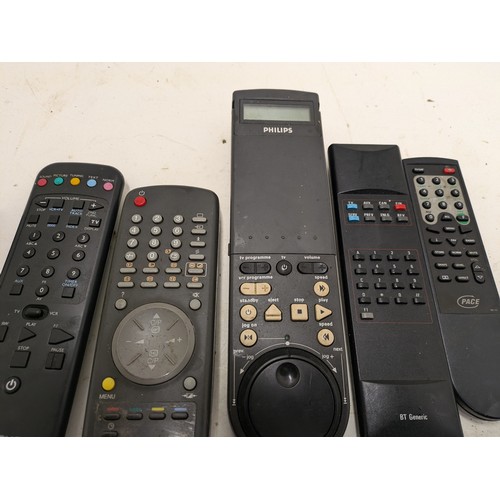 289 - A Selection Of Vintage Hifi Remotes