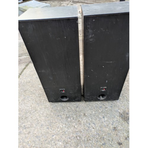 589 - A pair of Infinity SM125 loudspeakers for repair