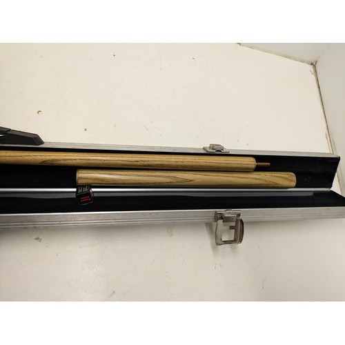 1127 - A Snooker Cue In A Case