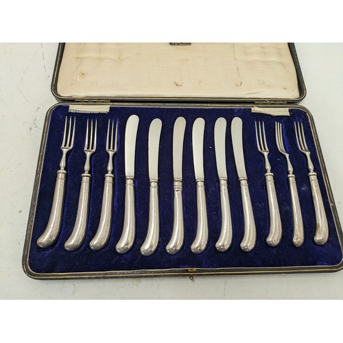 447 - A Case of Victorian Silver handled Cutlery - N.Leslie Geddes, Abroath