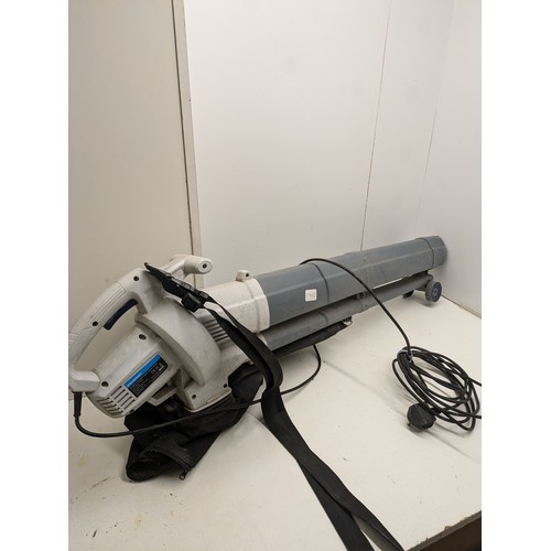 802 - A Blaupunkt 3000 watt blower and vac Bv4000