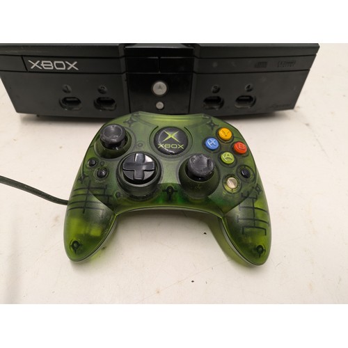 646 - A First Generation Xbox Console With Cables And A Rare Clear Green Controller