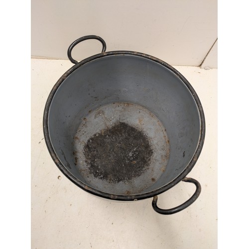 1093 - A Metal Enameled Cooking Pot