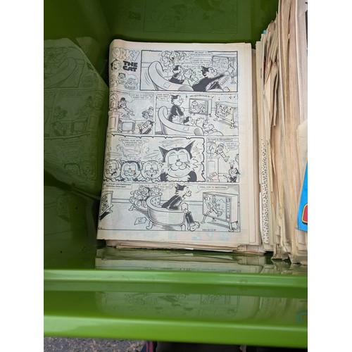 415 - A Large Selection Of Vintage Beano Comics