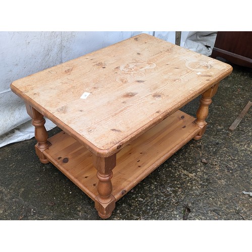 220 - An Oak Coffee Table With Underlying Shelf