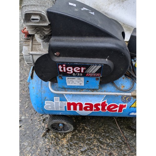 843 - A Tiger 8/35 turbo 25 Litre air compressor - Working