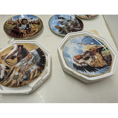 1110 - A Selection of Collectors Plates And Royal Family Memoribilia , and a selection of boxes Porcelain f... 