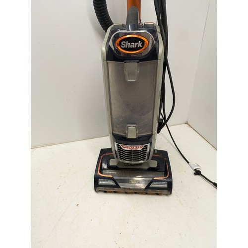 629 - A Shark Duo Clean Model Nz801UKT40 Vacuum Cleaner