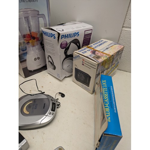 703 - A Selection of Electronics Including a Blender, Headphones and Stereo Equipment