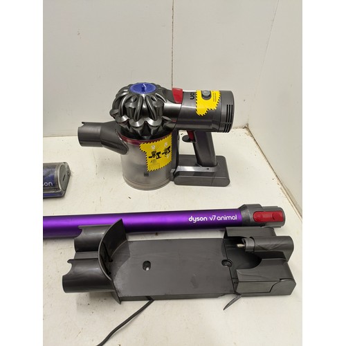 710 - A Dyson V7 Cordless Vacuum Cleaner powers on complete