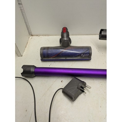 710 - A Dyson V7 Cordless Vacuum Cleaner powers on complete