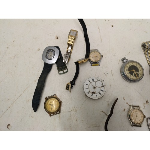 476 - A Large Selection of Modern and Vintage Automatic and Quartz Watches