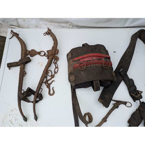 401 - A Vintage Leather Saddle Set With Shackles and Gear